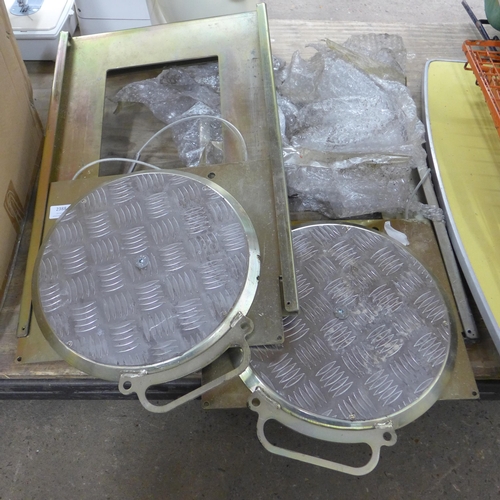 2388 - 2 MOT wheel turn plates