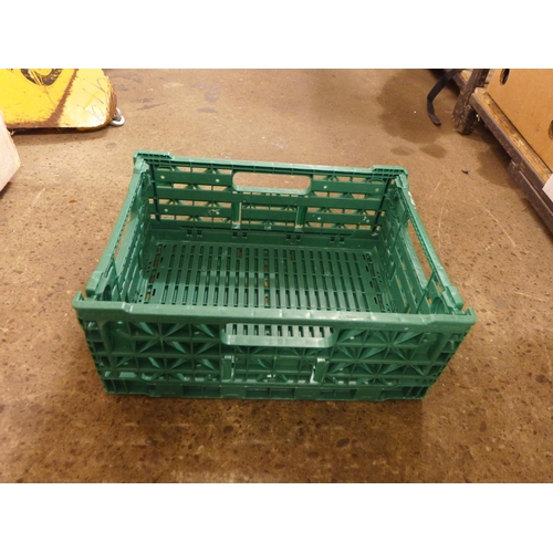 2393 - 20 Green stacking trays