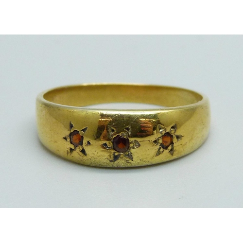 1003 - A silver gilt and garnet ring, Q