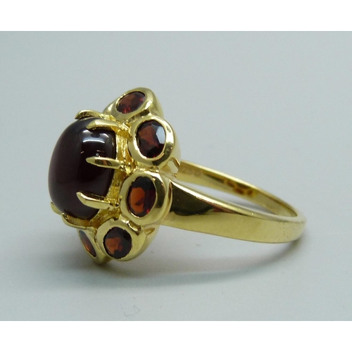 1009 - A silver gilt and garnet Midas ring, Q, with certificate