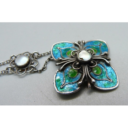 1010 - A 900 silver, enamel and pearl necklet, centre pearl a/f