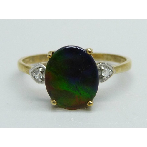 1015 - A 9ct gold, ammolite and zircon ring, 2.2g, U, with certificate