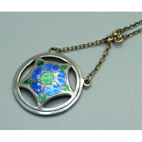 1028 - An Arts and Crafts silver and enamelled pendant necklet, marked silver on bolt ring, pendant 30mm di... 