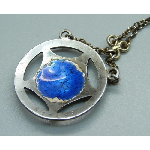 1028 - An Arts and Crafts silver and enamelled pendant necklet, marked silver on bolt ring, pendant 30mm di... 