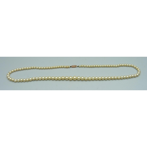 1036 - A string of faux pearls with 9ct gold fastener