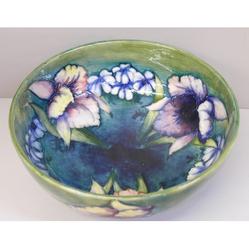 610 - An early 20th Century Moorcroft Orchid pattern bowl, 21cm