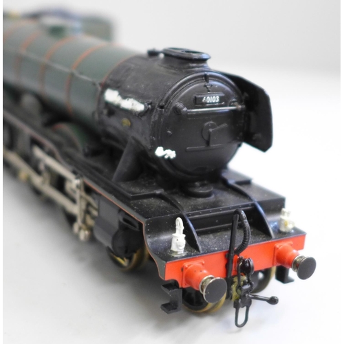 633 - A Hornby OO gauge locomotive and tender, Flying Scotsman, boxed