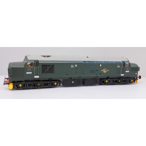 636 - A Bachmann Branch-Line OO gauge locomotive, Class 37/0 Diesel BR Green Split Head, boxed