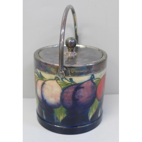 644 - A Moorcroft Wisteria pattern pot, circa 1930