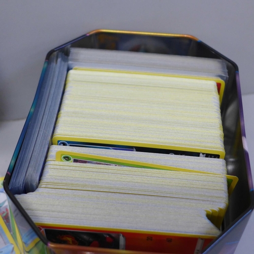 658 - Pokemon cards; Set 185, contains 395 cards