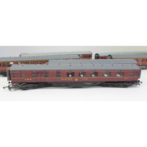 666 - Six Mainline, Bachmann, Hornby OO gauge carriages