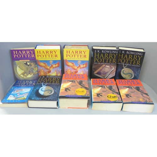 672 - A collection of Harry Potter novels, six first editions