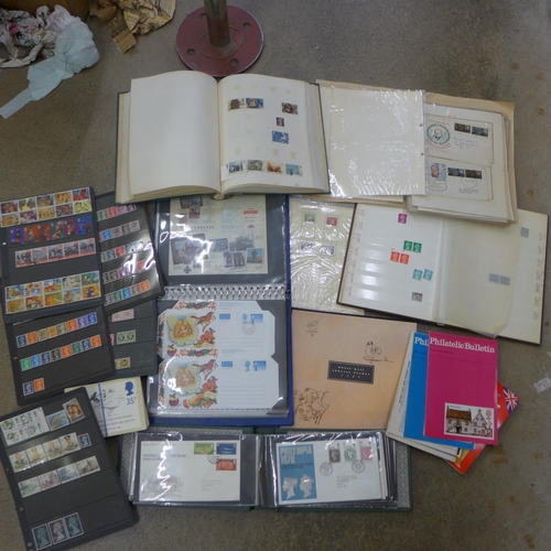 736 - Stamps; a box of GB stamp albums, covers, etc.