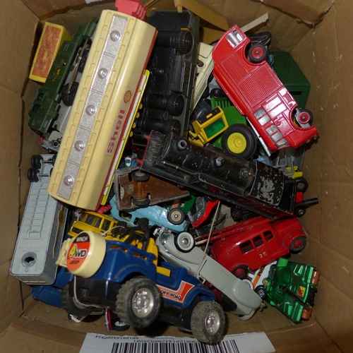 752 - A collection of early Dinky Toys and later die-cast model vehicles