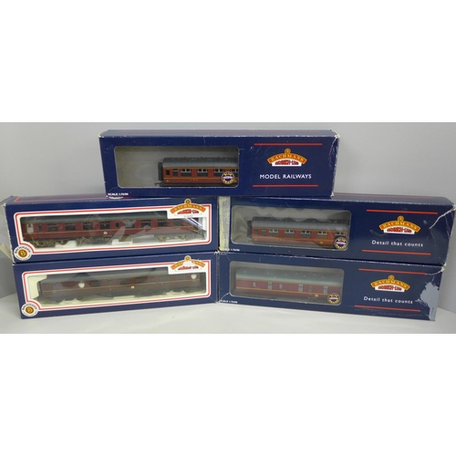 777 - Five Bachmann OO gauge carriages, boxed