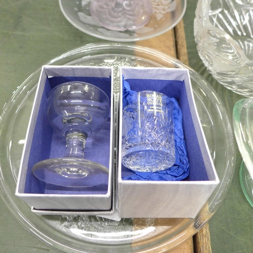 790 - A collection of crystal and glassware