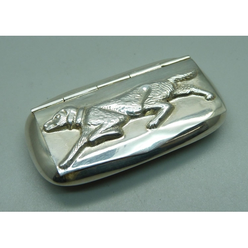 857 - A silver snuff box with gun dog detail, by CME jewellery, 62mm