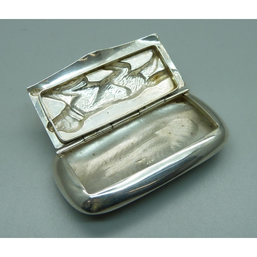 857 - A silver snuff box with gun dog detail, by CME jewellery, 62mm