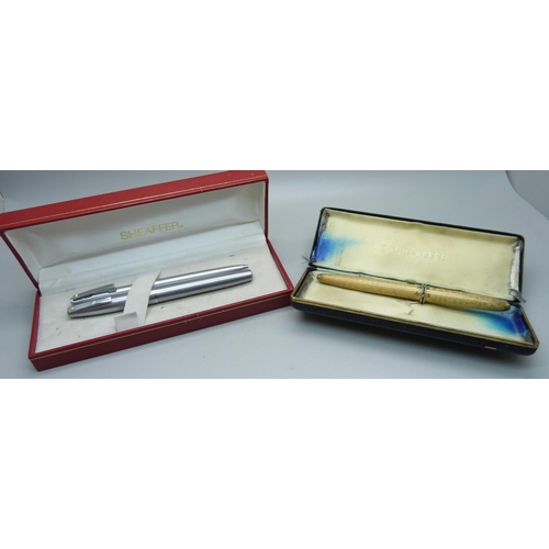 861 - A Sheaffer pen and a Sheaffer two pen set, both cased