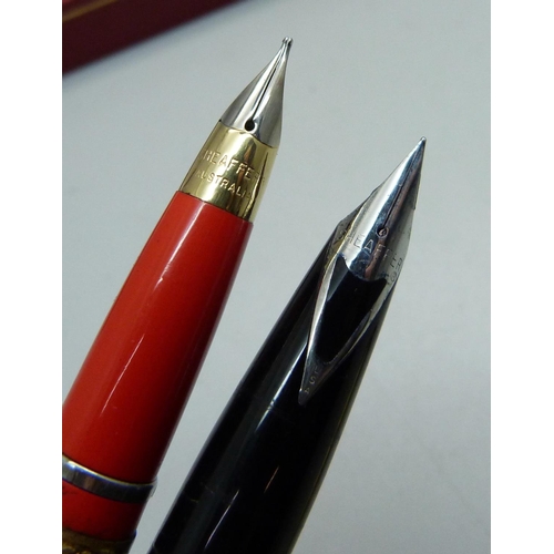 861 - A Sheaffer pen and a Sheaffer two pen set, both cased