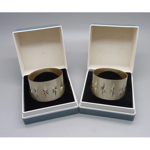 868 - Two boxed silver napkin rings, 41g