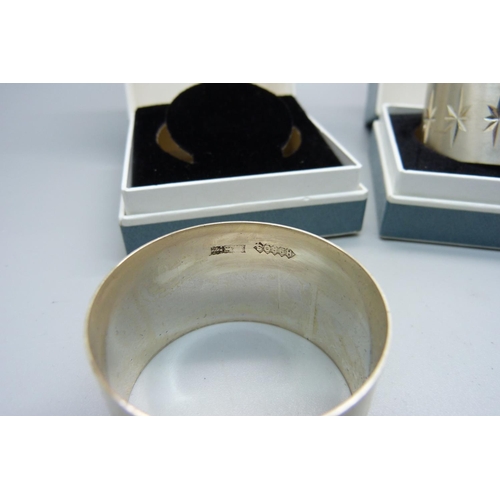 868 - Two boxed silver napkin rings, 41g