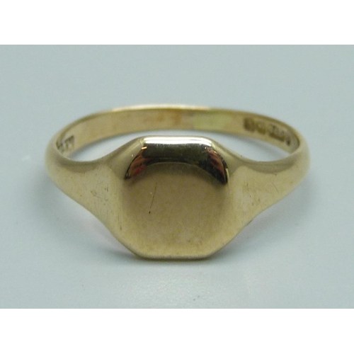 997 - A 9ct gold signet ring, 2g, O