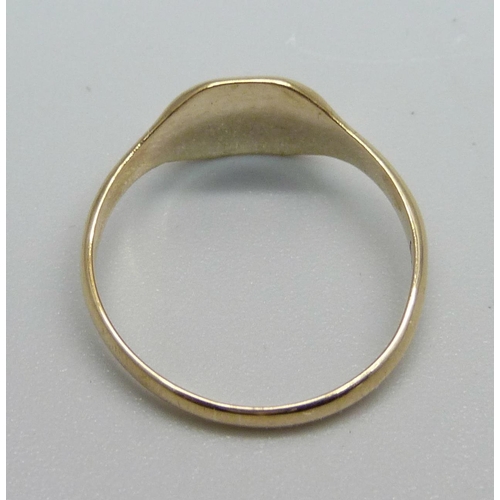 997 - A 9ct gold signet ring, 2g, O