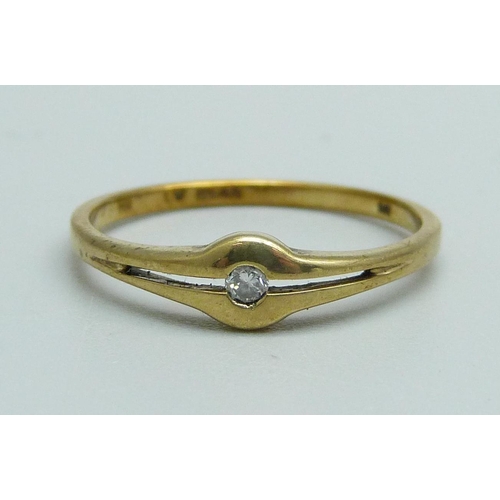 998 - A 9ct gold and diamond solitaire ring, 1.3g, O