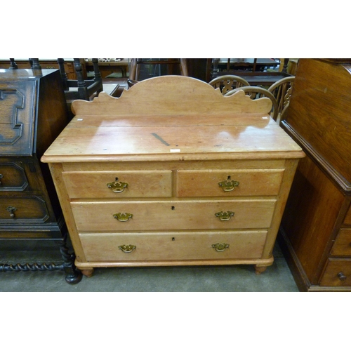 139 - A Victorian pine chest of drawers