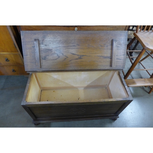 220 - An oak blanket box