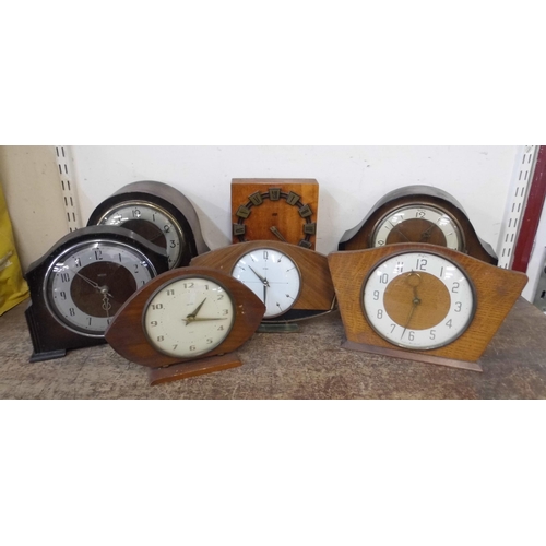 352 - Assorted mantle clocks