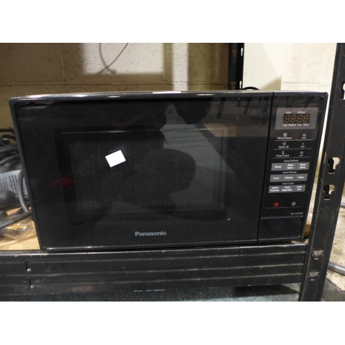 3018 - Panasonic Solo Black Microwave (293-296) * This lot is subject to VAT