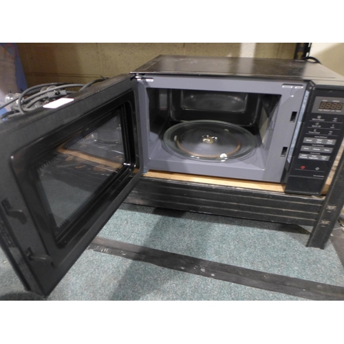 3018 - Panasonic Solo Black Microwave (293-296) * This lot is subject to VAT