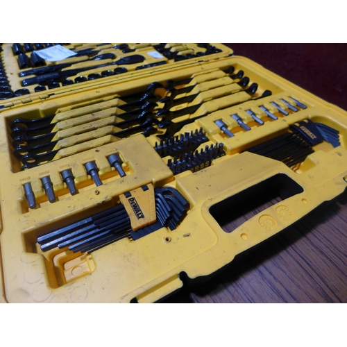 3095 - Dewalt Mechanics Set (293-280) * This lot is subject to VAT