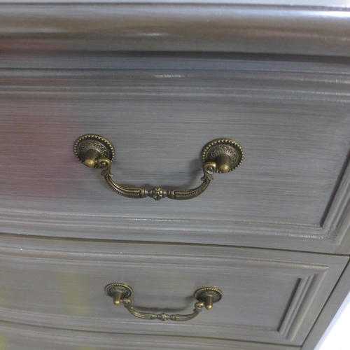 1516 - A grey three drawer chest of drawers