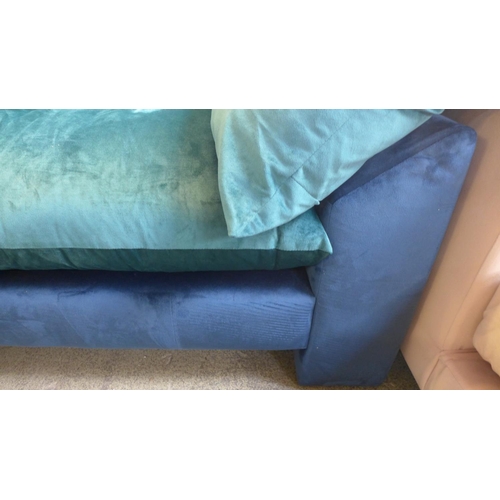 1575 - A teal and dark blue velvet four seater sofa