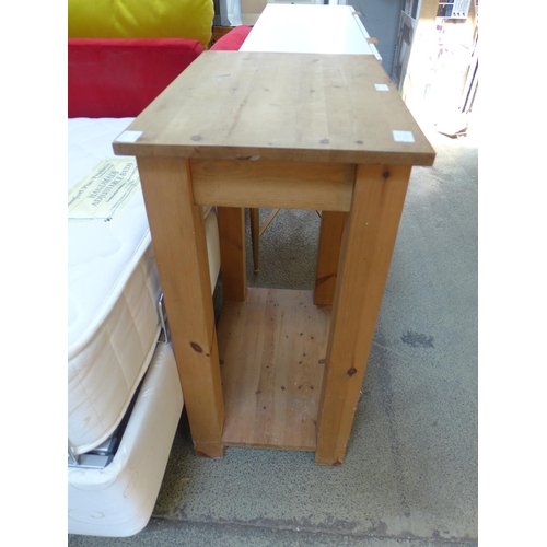 1604 - A tall pine table