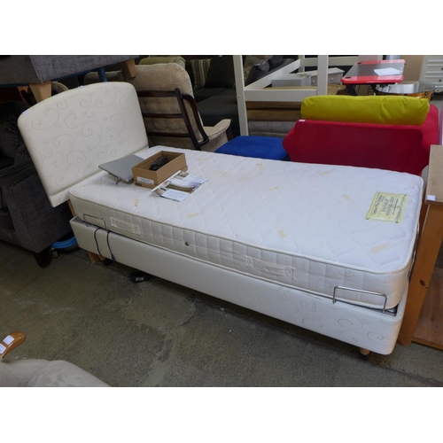 1605 - A 'Comfort Plus Products' single adjustable bed (mattress has been used)