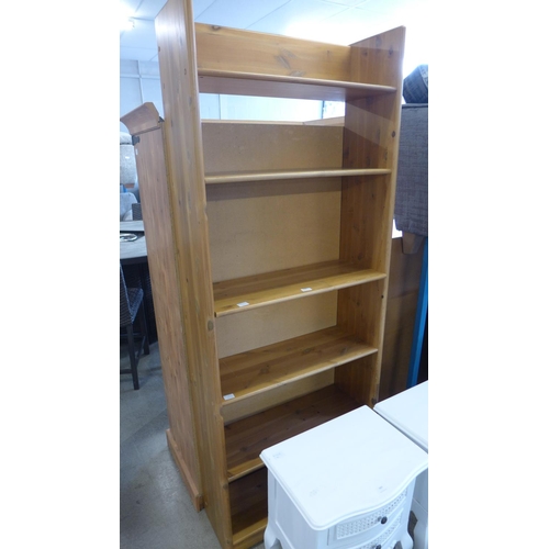 1608 - A tall pine bookcase