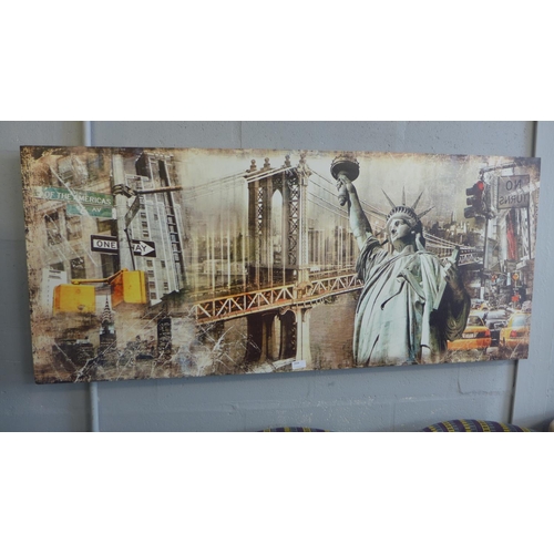 1628 - A New York collage print on canvas (60 x 140cm)