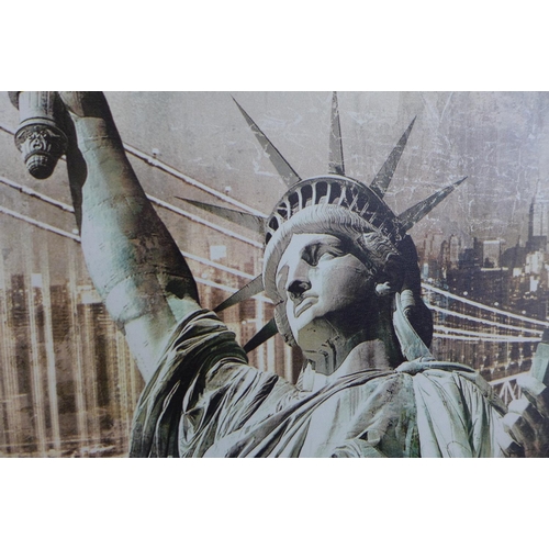 1628 - A New York collage print on canvas (60 x 140cm)