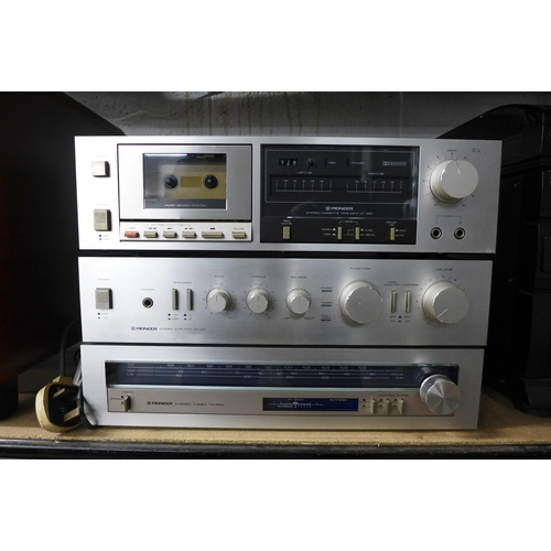 2138 - Vintage Pioneer separates, SA-420 stereo amplifier, CT-320 cassette deck and TY-410L stereo tuner