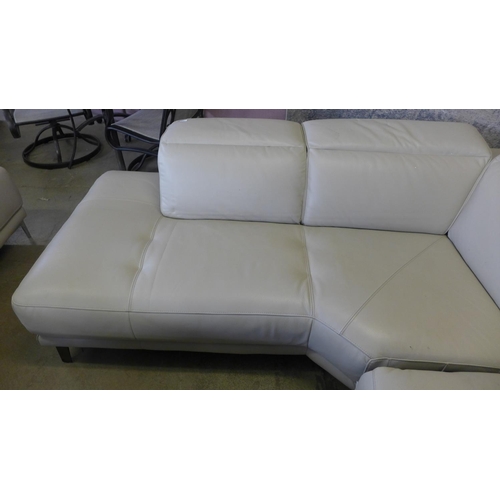 1545 - 3Pc Leather Sectional Lhf With Power Rests, Original RRP £1583.33 + vat - worn (4167-4)   * This lot... 