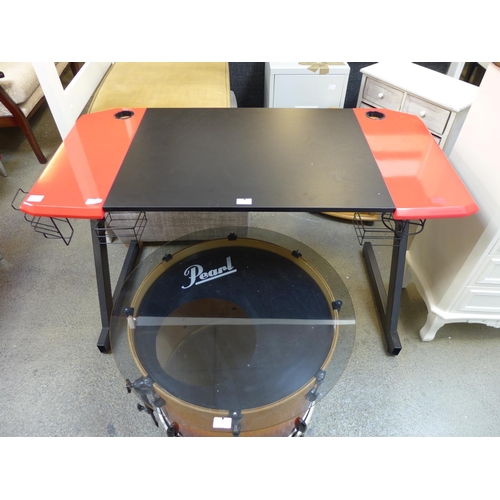 1614 - A Slade red and black gaming desk