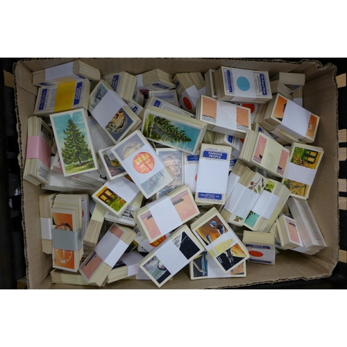 2072 - Black plastic tray of cigarette card sets