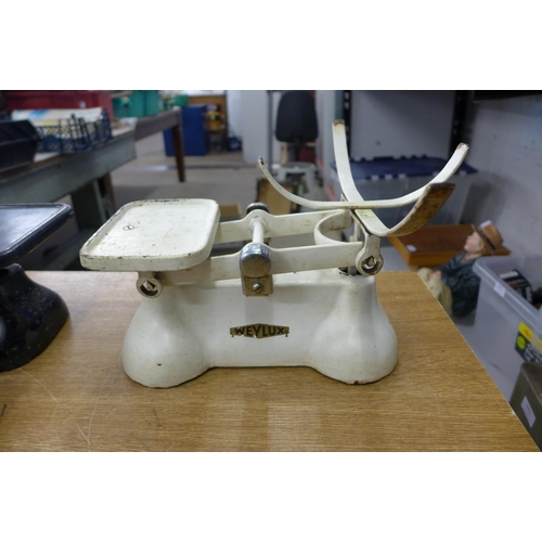 2090 - 2 Kitchen scales