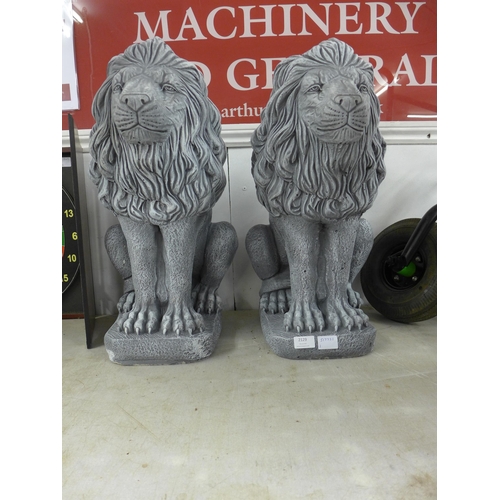 2129 - Pr. of concrete lion garden ornaments