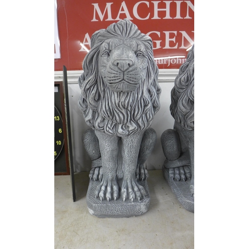 2129 - Pr. of concrete lion garden ornaments