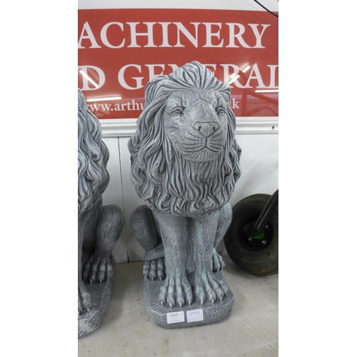 2129 - Pr. of concrete lion garden ornaments